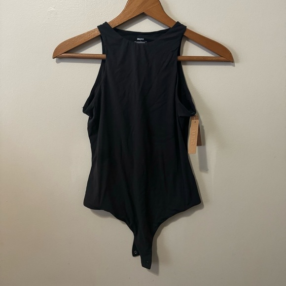 NWT SKIMS  FITS EVERYBODY HIGH NECK BODYSUIT M - Picture 4 of 6